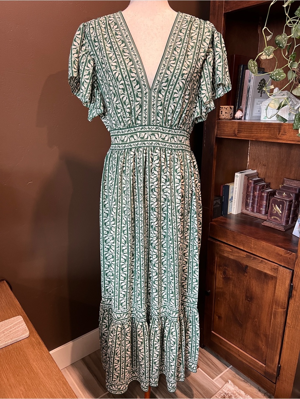 Italy Inspired Green and Cream V-Neck Maxi Dress